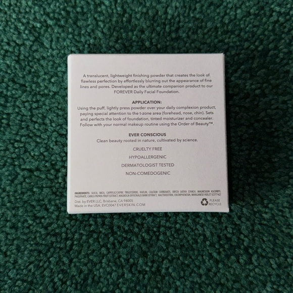 Ever Beauty Blur Perfecting Face Powder - Picture 2 of 4